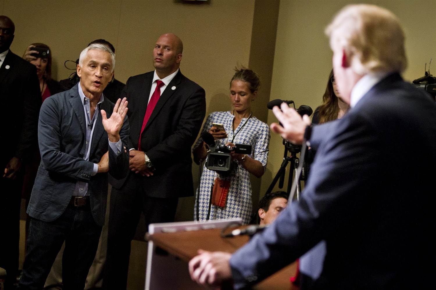 Trump tosses out Jorge Ramos